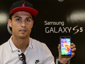 xiaomi-khong-ton-chi-phi-thue-ronaldo