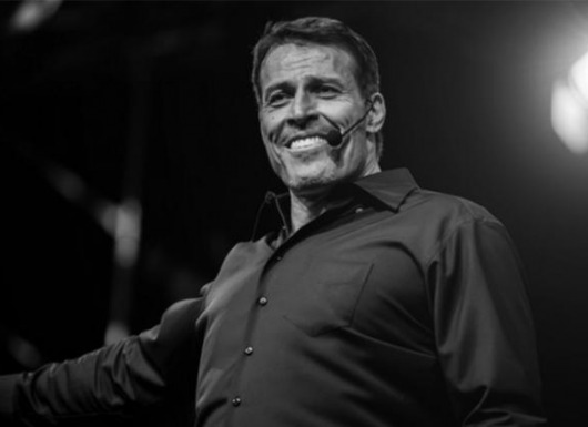 Hai mẹo nhỏ nhưng cực hữu ích của tỷ phú Tony Robbins sẽ giúp bạn luôn làm chủ được cuộc sống của chính mình