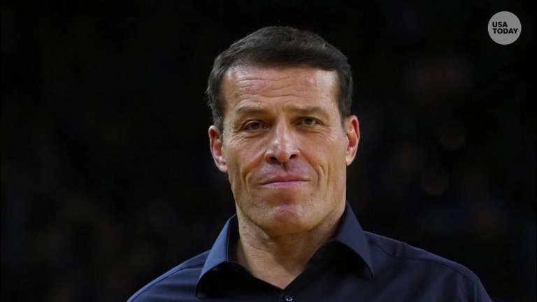 Ngày triệu phú Tony Robbins trở thành 'người giàu có' là khi chỉ còn $ 22 trong túi