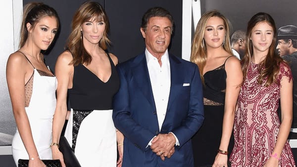 Sylvester Stallone bên vợ và ba cô con gái xinh đẹp