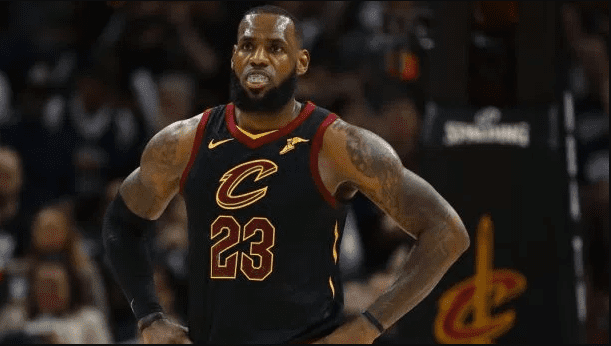 LeBron Raymone James là một cầu thủ bóng rổ chuyên nghiệp Mỹ.