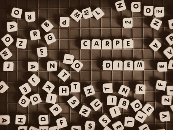 Quá nhiều thuật ngữ sẽ gây ức chế cho các cuộc đối thoại.