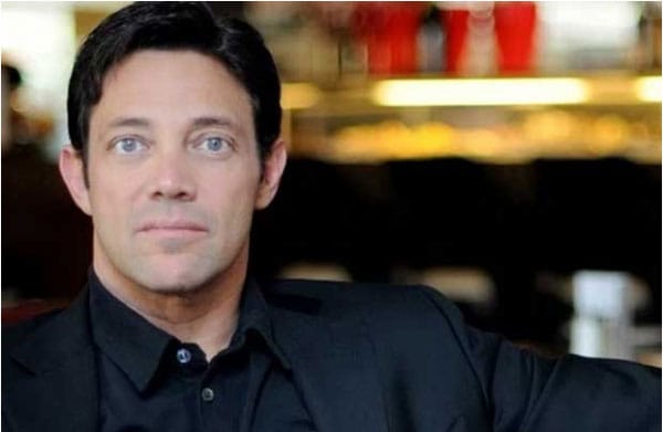 Jordan Ross Belfort là một nhà diễn thuyết và cựu môi giới chứng khoán Mỹ.
