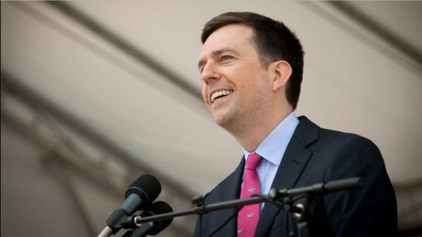 Ed Helms là một diễn viên, nhà hài kịch và ca sĩ người Mỹ.