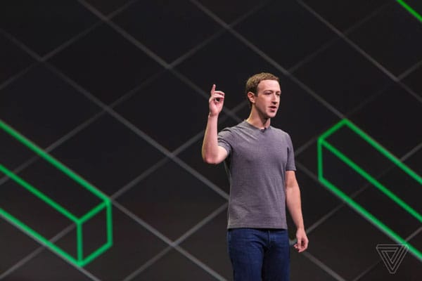 Mark Zuckerberg, trái với đối thủ của mình, hiểu rõ được khía cạnh “xã hội" mà đứa con của mình cần phải có.