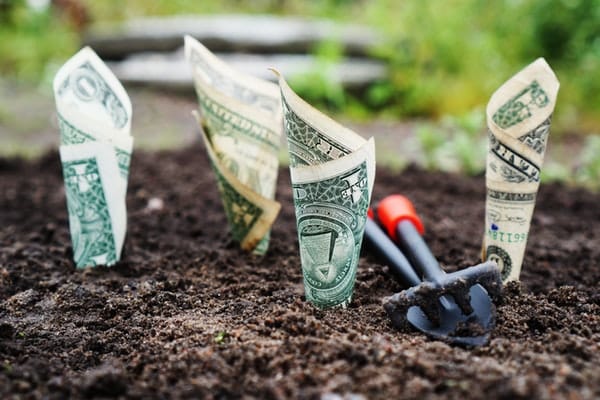 Một cách để kiểm soát chi tiêu vào những thứ như xe hơi và đồ công nghệ là phải tối đa hóa sự hài lòng bạn có được từ những gì mình mua.