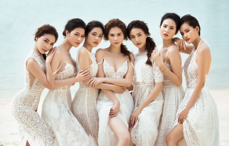 Một câu nói trên phố Wall là: “Bán đi, váy đã dài ra” hoặc “Mua đi, váy đã ngắn rồi”.
