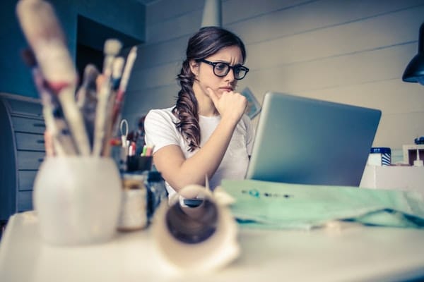 Chúng tôi là những người thông minh và biết tính toán các lựa chọn, nhưng rồi chúng tôi vẫn chọn lựa những thứ đó. Tại sao?