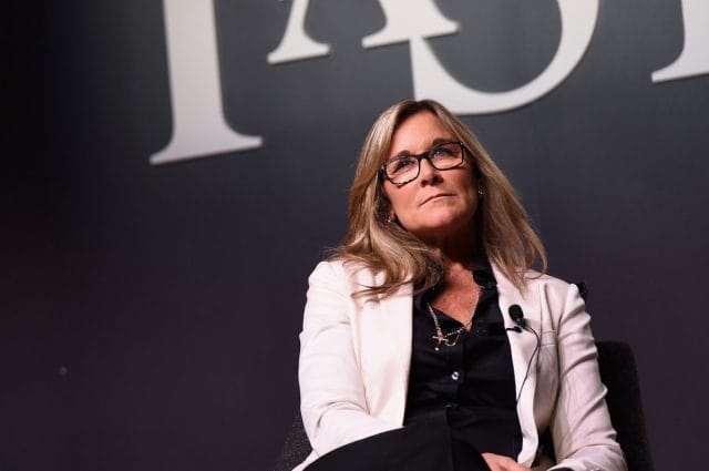 Angela Ahrendts, người đứng đầu các hoạt động bán lẻ của Apple