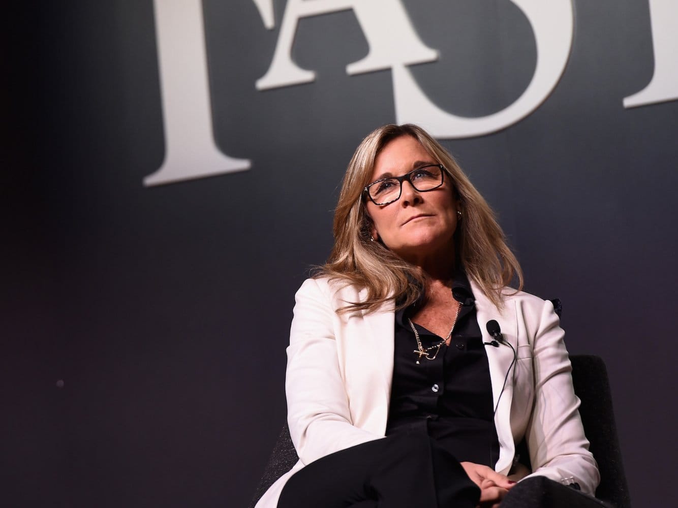 Angela Ahrendts, người đứng đầu các hoạt động bán lẻ của Apple
