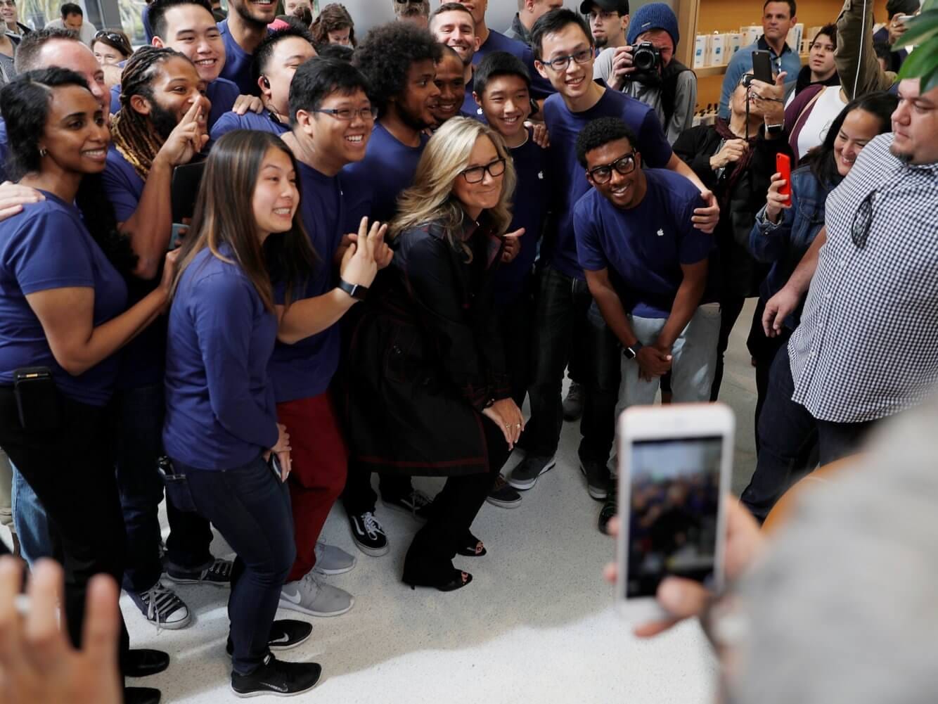  Dưới sự dẫn dắt của Ahrendts, hệ thống bán lẻ của Apple có nhiều bước tiến