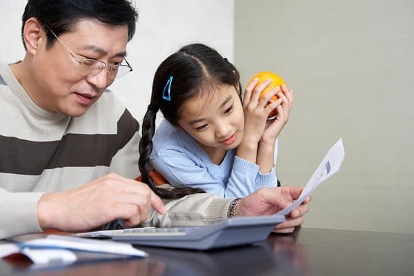 13 điều những ông bố bà mẹ mạnh mẽ không làm với con của họ