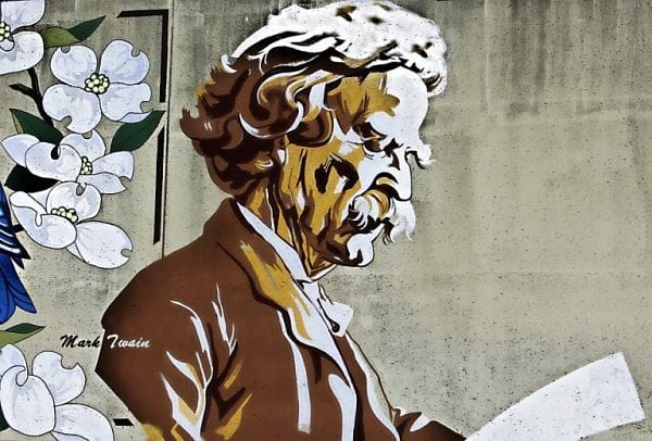 “Chúng ta hãy sống sao cho để khi chết đi, tất cả mọi người đều tiếc nuối”. – Mark Twain