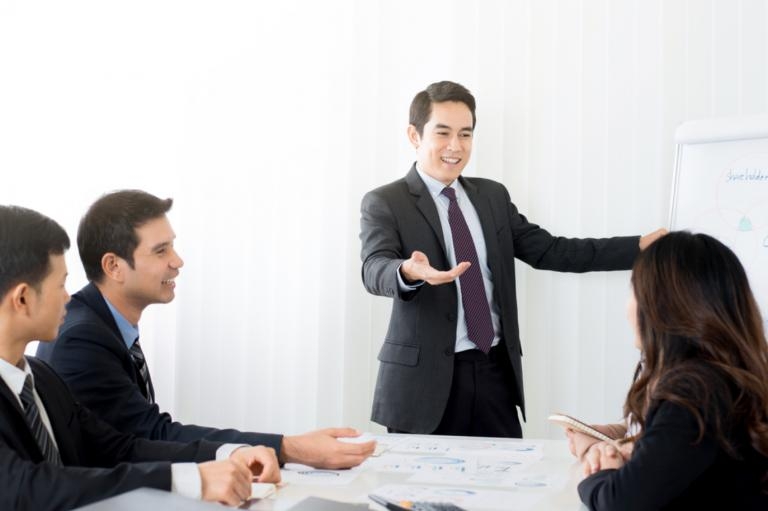 Bạn nên tìm hiểu về lãnh đạo của doanh nghiệp.