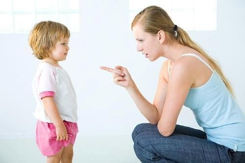 13 điều những ông bố bà mẹ mạnh mẽ không làm với con của họ