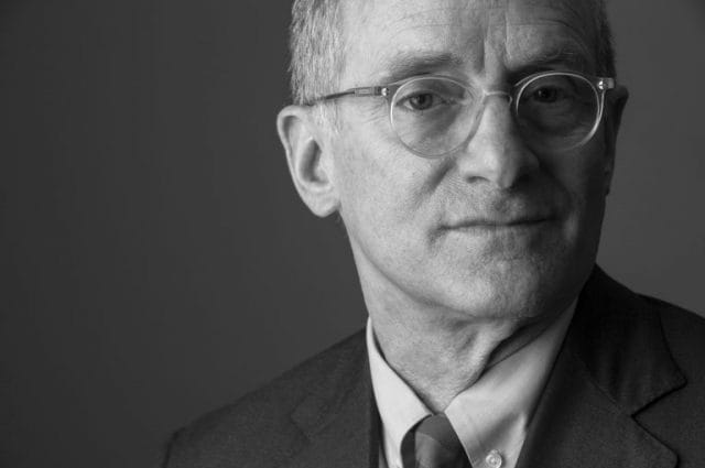 Hãy hoài nghi khi người khác xem đó là một món hời - Howard Marks