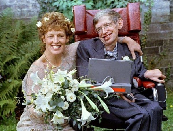 Sau 26 năm kết hôn, Stephen bỏ lại Jane và chuyển đến căn hộ của Elaine. Ông kết hôn lần hai, và lần này người đứng bên cạnh ông chính là cô y tá Elaine.