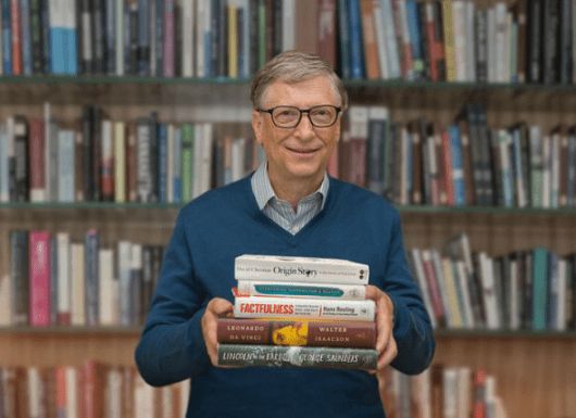Bill Gates không chỉ đam mê kinh doanh mà còn rất yêu sách. Ảnh: Time