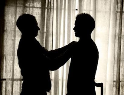 Những phút giây 2 cha con bên nhau trước khi con có gia đình mới