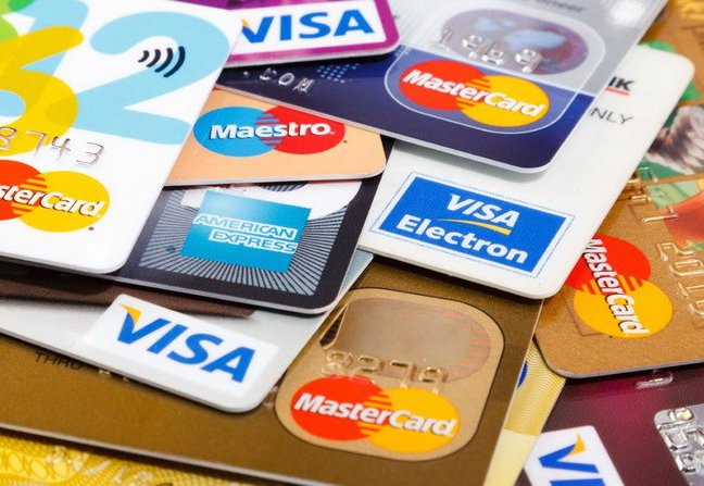 Không dùng gần hết hạn mức thẻ.