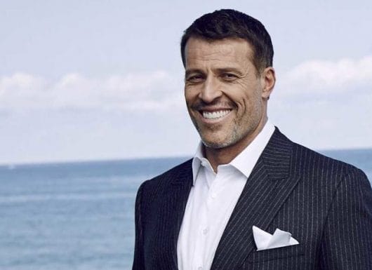 Chuyên gia nổi tiếng Tony Robbins