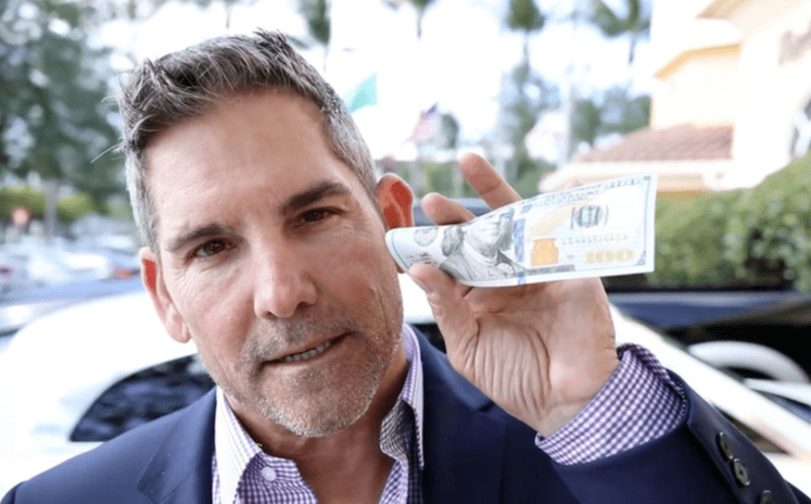 Triệu phú tự thân Grant Cardone nói rằng tiết kiệm tiền mặt là việc vô ích; hãy dùng nó vào việc đầu tư.