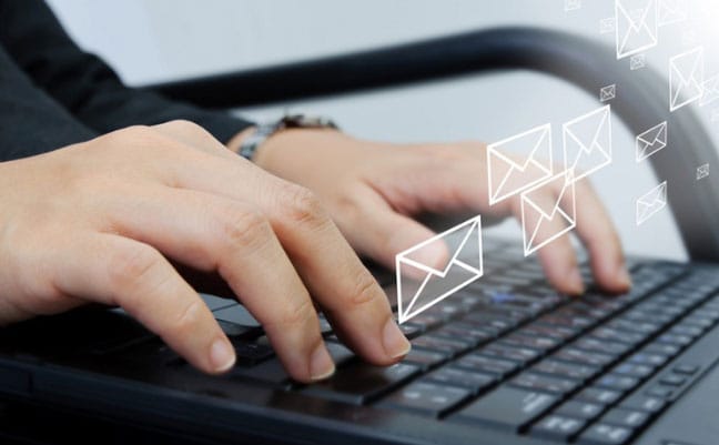 Email công việc giống như một con dao hai lưỡi.