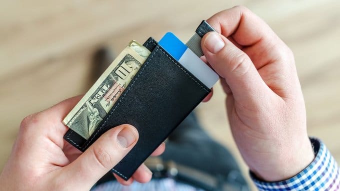 Chiếc ví bảo vệ bằng công nghệ RFID