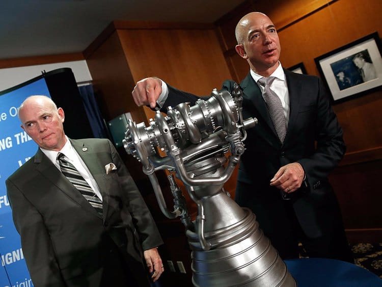 Giàu nhất thế giới, Jeff Bezos vẫn rửa bát sau mỗi bữa tối