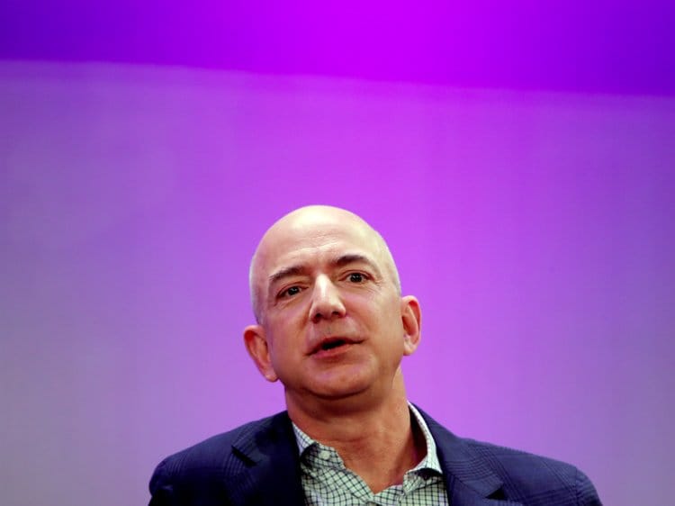 Giàu nhất thế giới, Jeff Bezos vẫn rửa bát sau mỗi bữa tối