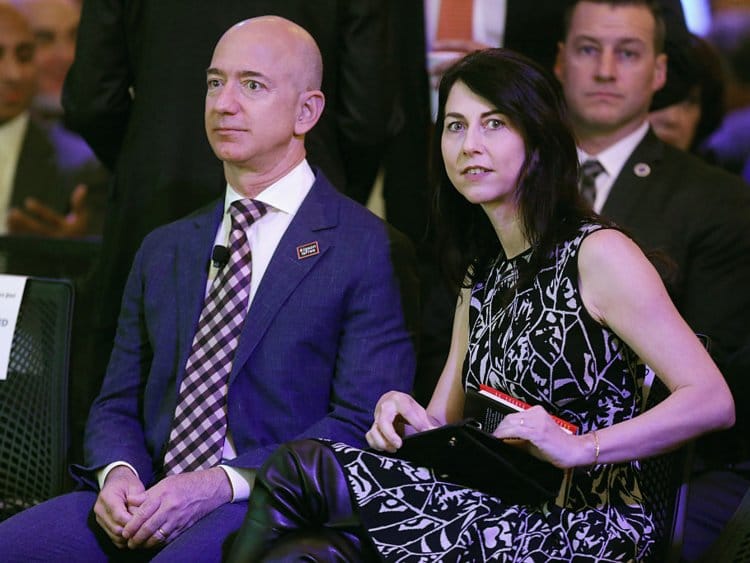 Giàu nhất thế giới, Jeff Bezos vẫn rửa bát sau mỗi bữa tối