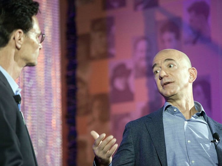Giàu nhất thế giới, Jeff Bezos vẫn rửa bát sau mỗi bữa tối