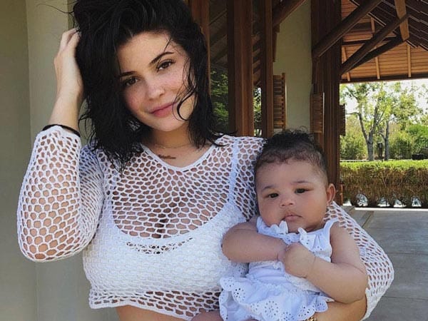 Kylie Jenner và con gái