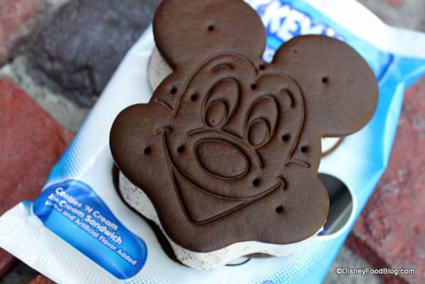 kem Mickey đã bán được 1 triệu cây tại Mỹ và Walt Disney thu được 0,5 USD lợi nhuận trên mỗi cây kem.