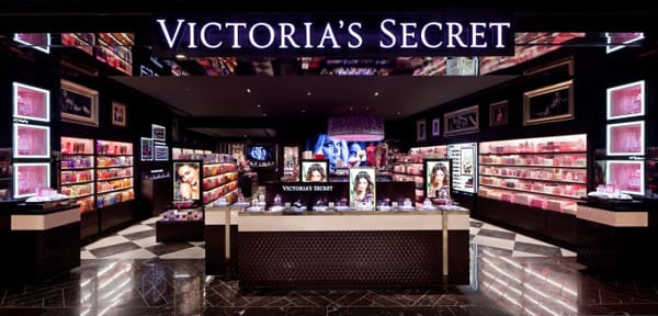 Năm 50 tuổi, Wexner không biết mình thích gì, ông bán đi hàng loạt công ty đình đám và giữ lại Victoria’s Secret - đứa con tinh thần ông đặt nhiều hy vọng.