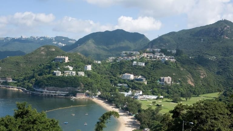 Nhà của Quách tọa lạc tại Vịnh nước sâu (Deep Water Bay)
