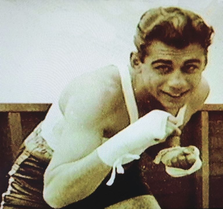 "Tỷ phú lạ đời" Kirk Kerkorian: không có tài sản cố định, trở nên giàu hơn nhờ mua đi bán lại tất cả tài sản của mình!