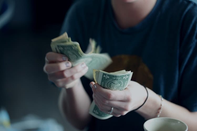 Hãy kiểm tra lại ngân sách gia đình trước khi bạn mua cổ phiếu