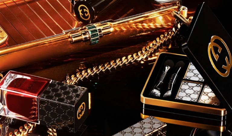Gucci là đã biến sản phẩm mang thương hiệu này trở thành vật dụng đồng hành không thể thiếu đối với những ai muốn được coi là sành điệu về thời trang và giới thượng lưu.
