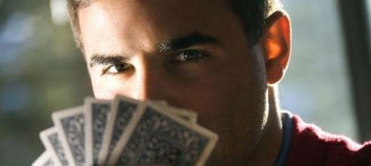 Dùng fcae poker trong đầu tư