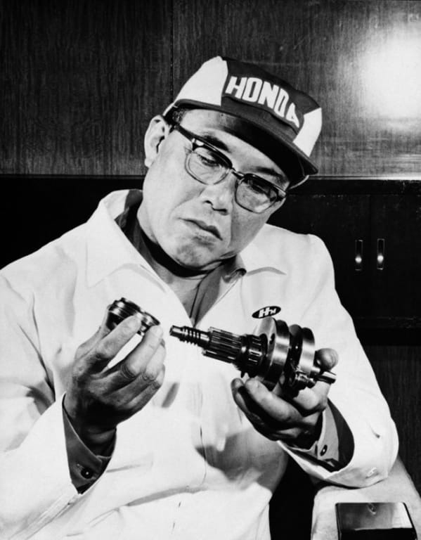 Honda Soichiro: trông con cho chủ để được học nghề, từ kẻ đi sau trở thành ông trùm đế chế xe hai bánh