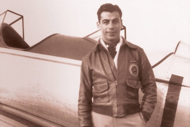 "Tỷ phú lạ đời" Kirk Kerkorian: không có tài sản cố định, trở nên giàu hơn nhờ mua đi bán lại tất cả tài sản của mình!