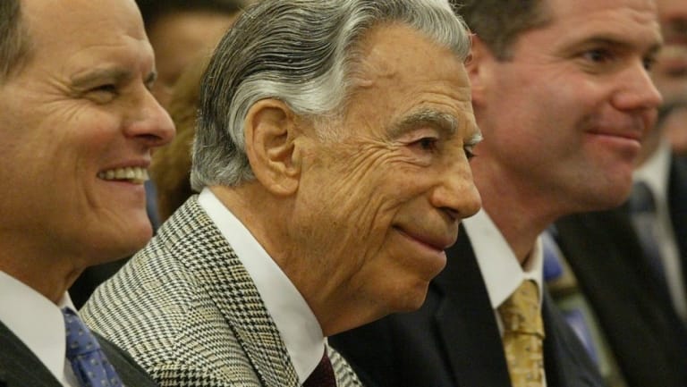 "Tỷ phú lạ đời" Kirk Kerkorian: không có tài sản cố định, trở nên giàu hơn nhờ mua đi bán lại tất cả tài sản của mình!