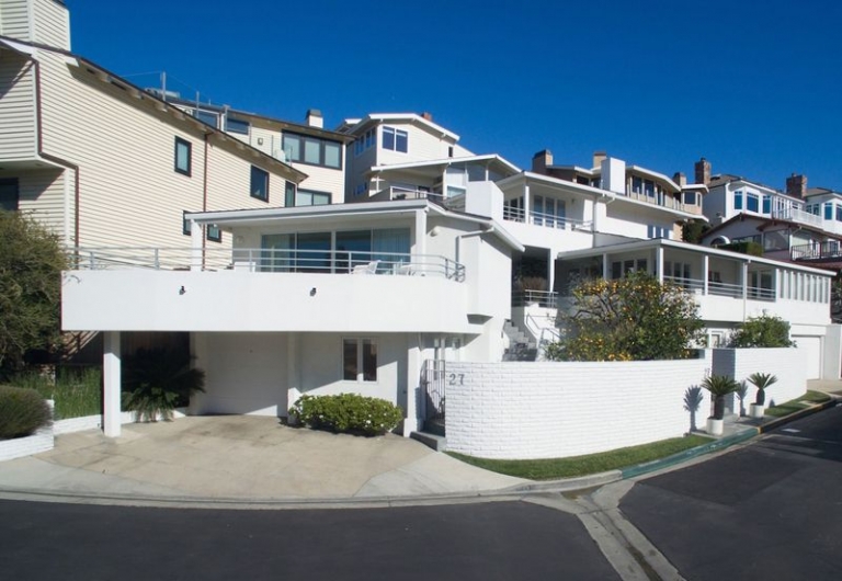 Buffett từng sở hữu một căn nhà nghĩ dưỡng ở bờ biển Laguna, California 