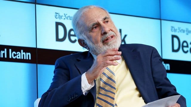 Khi nắm giữ một tỷ lệ cổ phần đáng kể của một công ty, Carl Icahn không chờ đợi cho giá cổ phiếu tự nhiên tăng, mà ông chủ động với nhiều biện pháp nhằm kích giá lên.