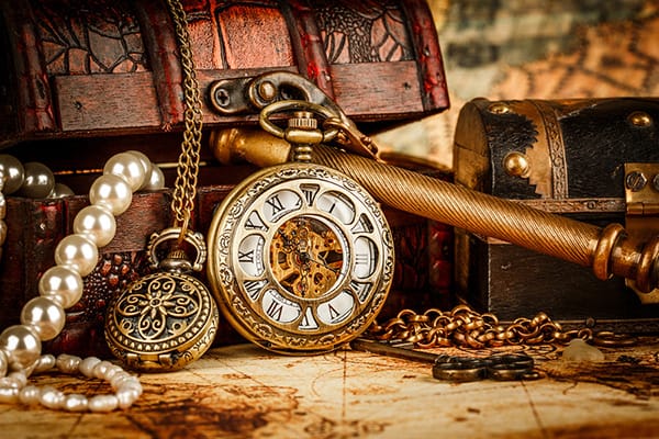 hầu hết những người sẵn sàng chi tiền để mua một tác phẩm nghệ thuật hay những cổ vật sẽ chỉ quan tâm đến giá trị của tác phẩm đó