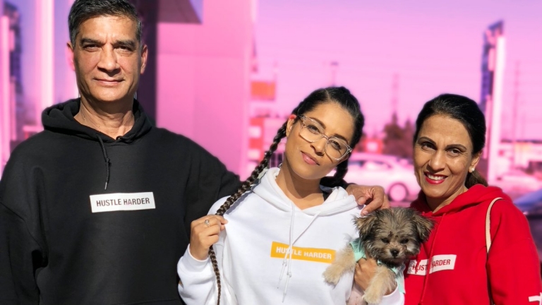 Cũng như bao người, Lilly Singh có những ngày không ổn, nhưng cô vẫn phải bỏ qua tất cả và đối diện với công việc của mình.
