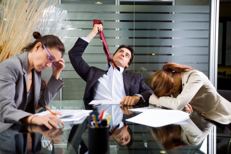 Nhưng ở một "diễn biến khác" Ý tưởng cho rằng ở mức độ bất ổn nào đó có thể khiến nhân viên làm việc năng suất hơn là một quan niệm sai lầm