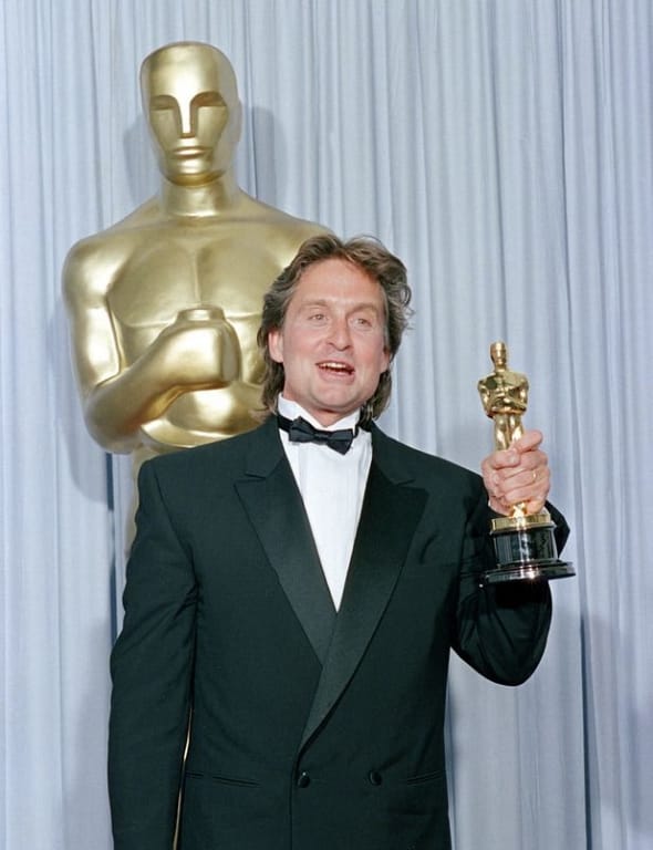 Cuộc đời của Michael Milken ly kỳ đến nổi được Hollywood làm phim và Michael Douglas nhờ nhập vai chính mà nhận được giải Oscar và Quả cầu vàng.