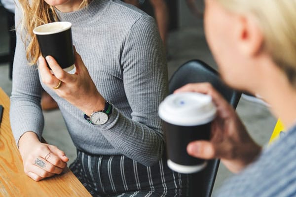 uống cà phê kết nối với mọi người